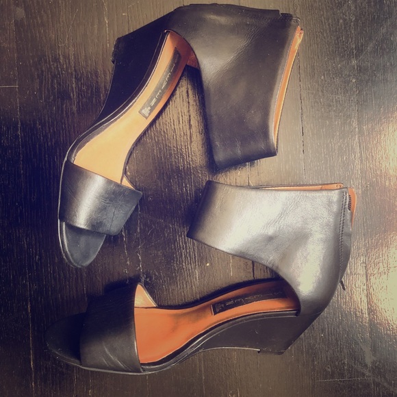 Black Leather Wedge Sandals Sz 6.5 - Picture 1 of 4